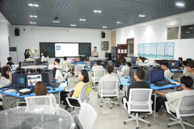 西安工商學(xué)院成功舉辦“AI創(chuàng)作工坊 AI探索與實(shí)踐”開(kāi)發(fā)者沙龍