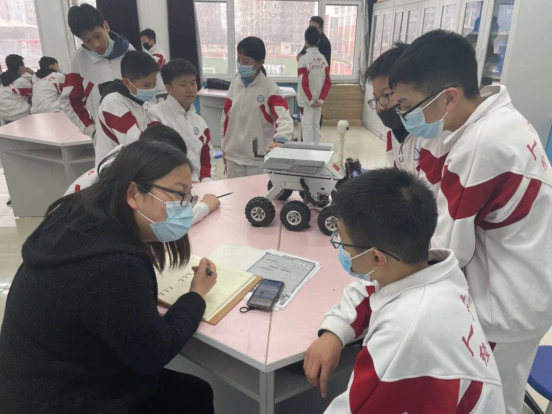 人大附中北京經(jīng)濟(jì)技術(shù)開(kāi)發(fā)區(qū)學(xué)校 融合基礎(chǔ)教育與科技創(chuàng)新的教育新典范