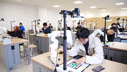 機(jī)器人+教育 一場(chǎng)科技與教育的雙向奔赴